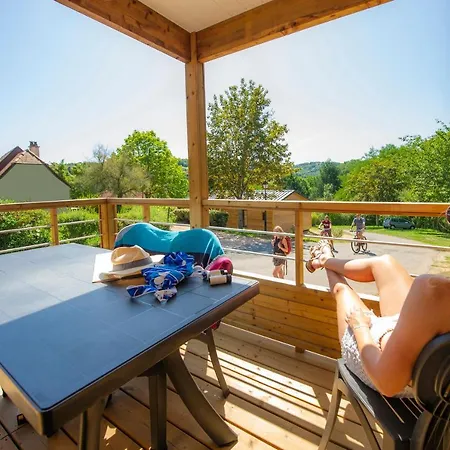 مكان تخييم Domaine Du Surgie *