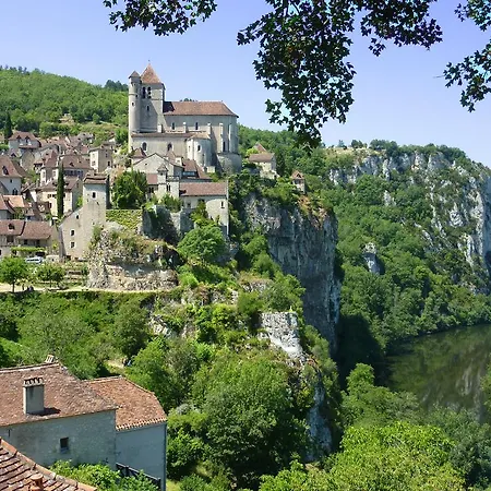 Domaine Du Surgie مكان تخييم *